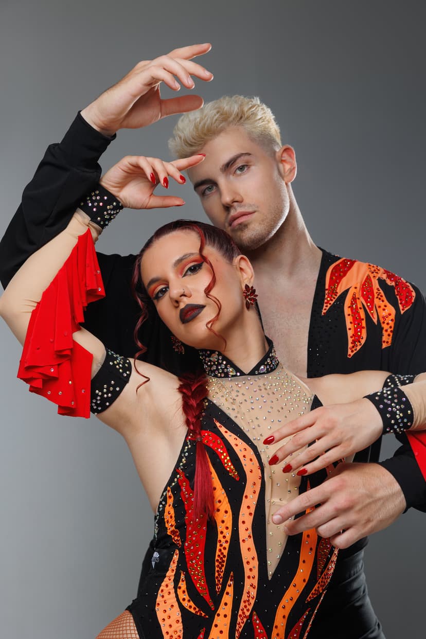 Salsa partners dancing at Salsa Rayo social night